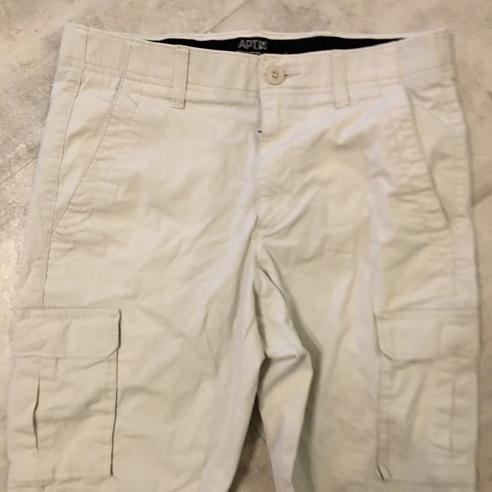 Apt 9 khaki shorts